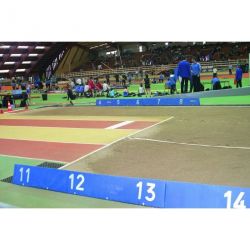 Planche de reperage en moussepour le saut en longueur/triple saut